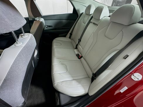 Used 2024 Hyundai Elantra Limited image 27