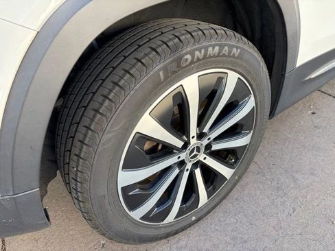 Used 2020 Mercedes-Benz GLB 250 4MATIC image 11