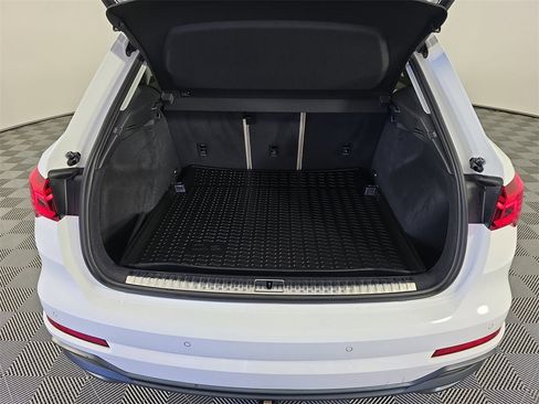 Used 2020 Audi Q3 2.0T Premium Plus w/ Premium Plus Package image 34