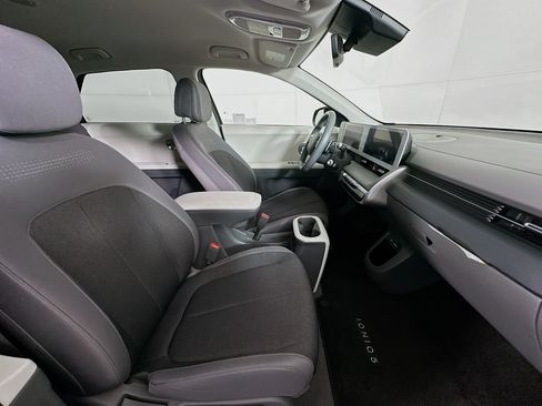 Used 2024 Hyundai Ioniq 5 SEL RWD image 31