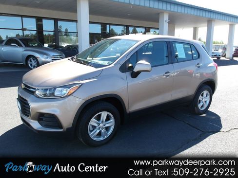 Used 2018 Chevrolet Trax LS AWD/4WD image 1