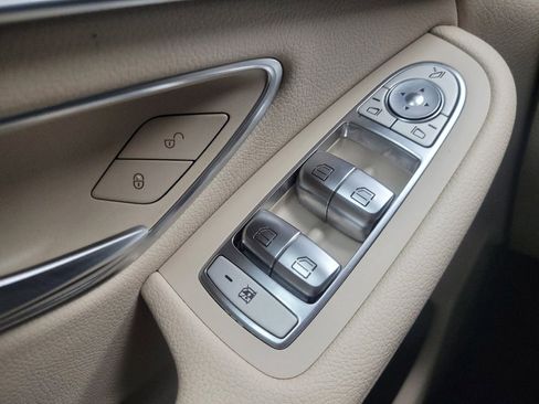 Used 2019 Mercedes-Benz GLC 300 4MATIC w/ Premium Package image 27