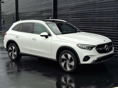 Used 2024 Mercedes-Benz GLC 300 4MATIC image 9
