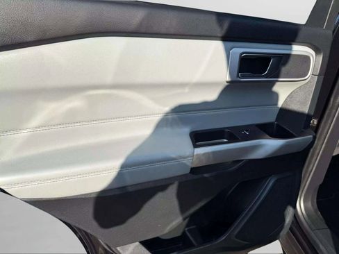 Used 2021 Ford Explorer XLT w/ Equipment Group 202A image 18