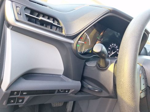 Used 2024 Toyota Sienna LE image 17