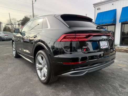 Used 2023 Audi Q8 Premium image 7