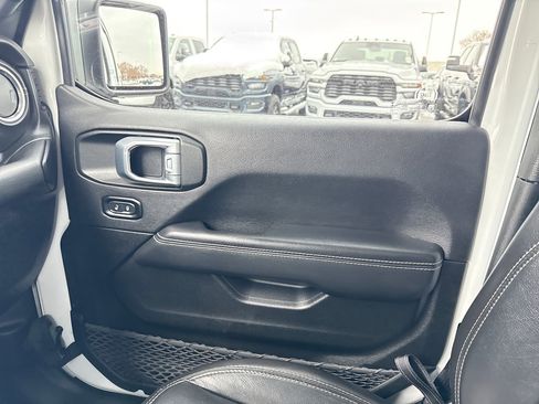 Used 2022 Jeep Wrangler Unlimited Sahara w/ Cold Weather Group image 28