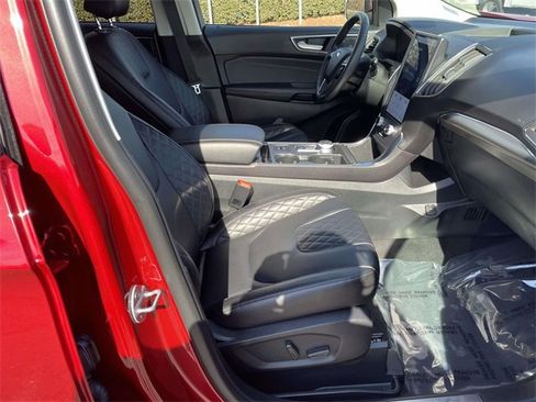 Used 2024 Ford Edge Titanium image 28