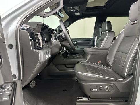 Used 2024 GMC Sierra 2500 AT4X image 11
