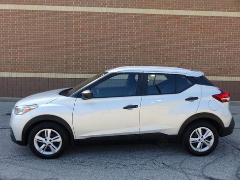 Used 2018 Nissan Kicks S FWD image 7