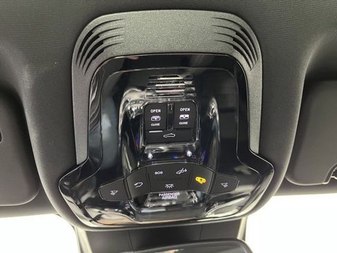 Used 2025 Alfa Romeo Giulia AWD w/ Driving Assist Package image 40