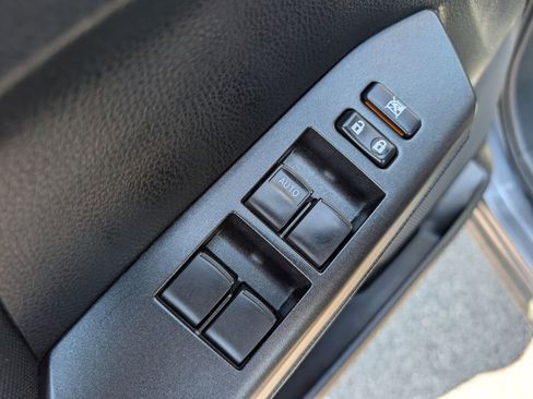 Used 2018 Toyota RAV4 LE AWD/4WD image 15