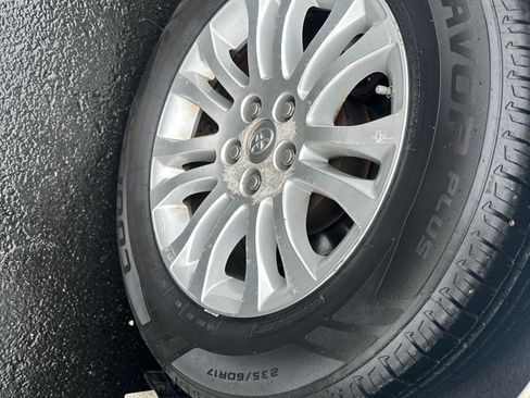 Used 2014 Toyota Sienna XLE image 17