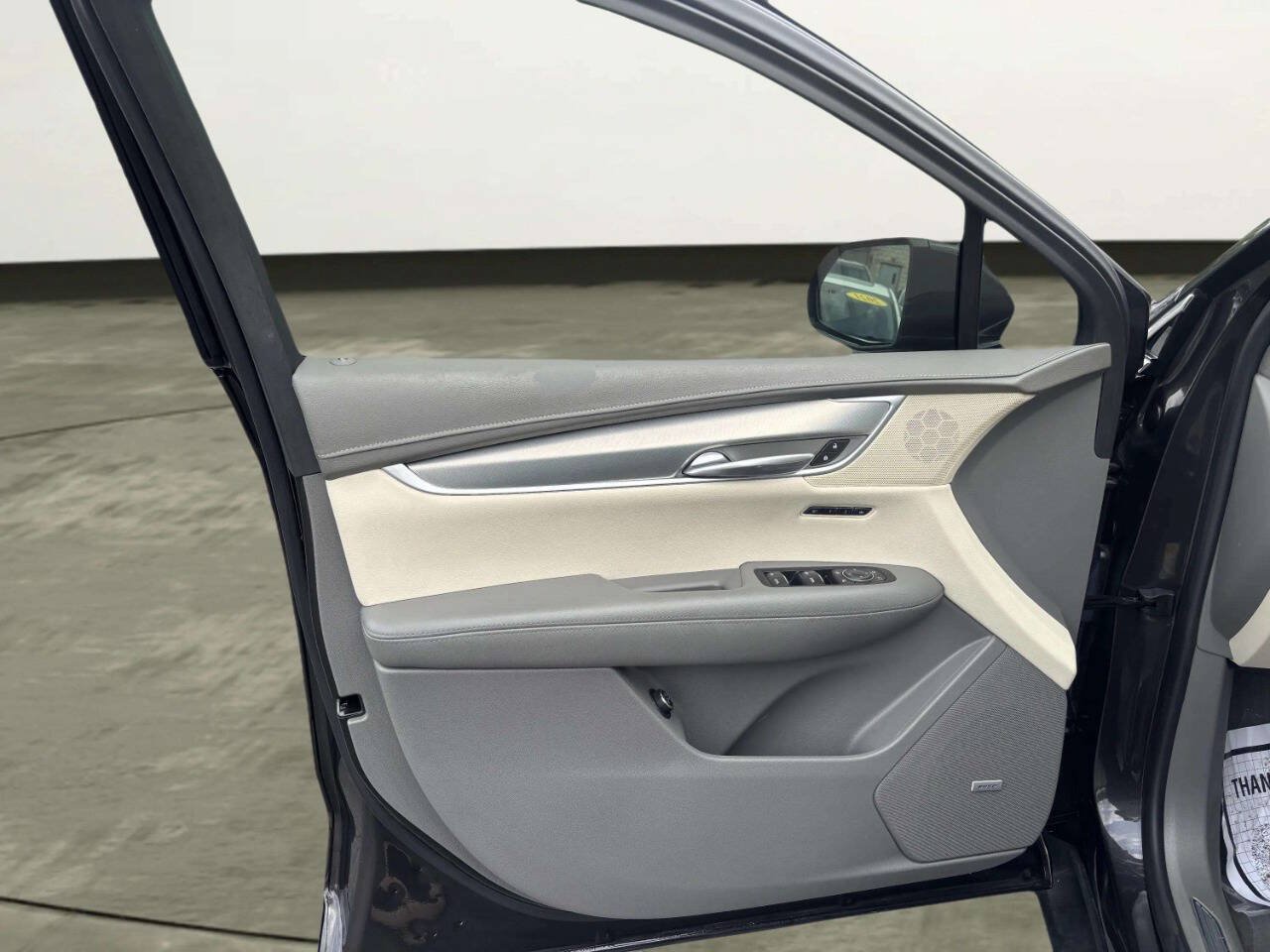 Used 2018 Cadillac XT5 Luxury w/ Driver Awareness Package FWD image 13