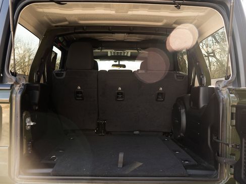 Used 2021 Jeep Wrangler Unlimited Sahara w/ LED Lighting Group image 43