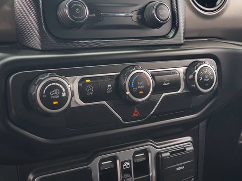 Used 2021 Jeep Gladiator Sport AWD/4WD image 19
