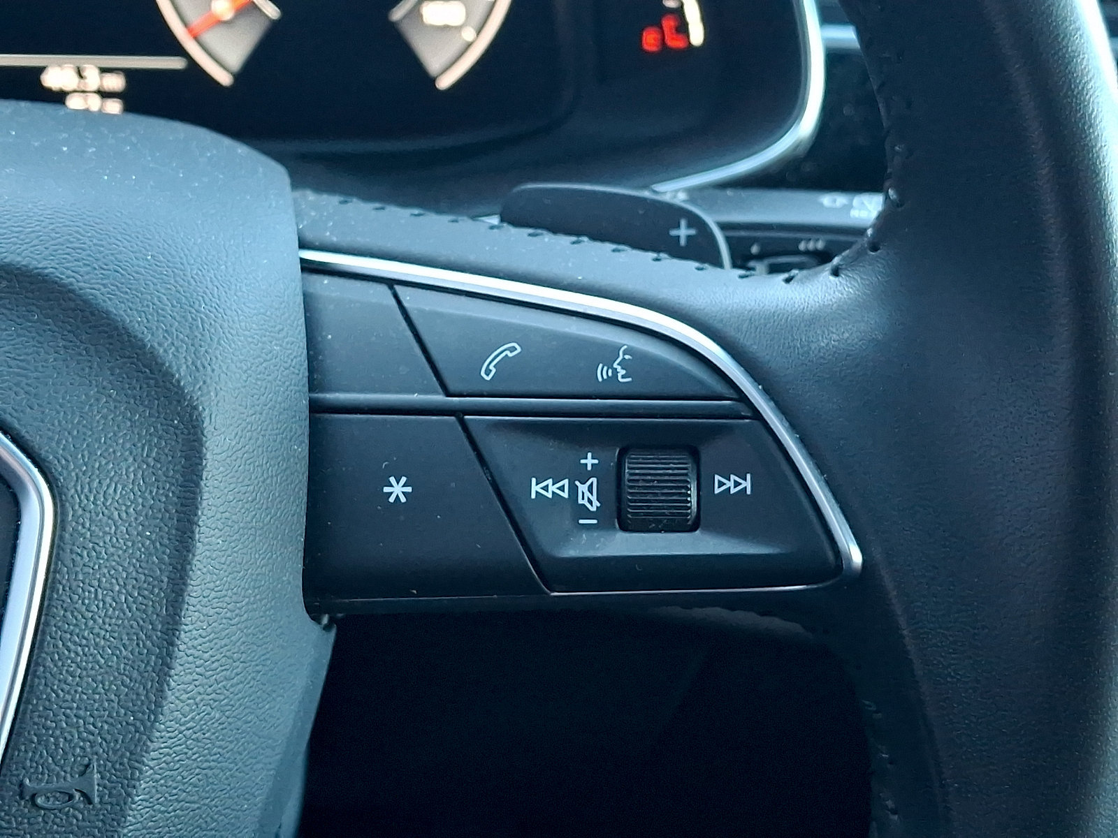 Used 2019 Audi Q8 Premium Plus w/ Premium Plus AWD/4WD image 26