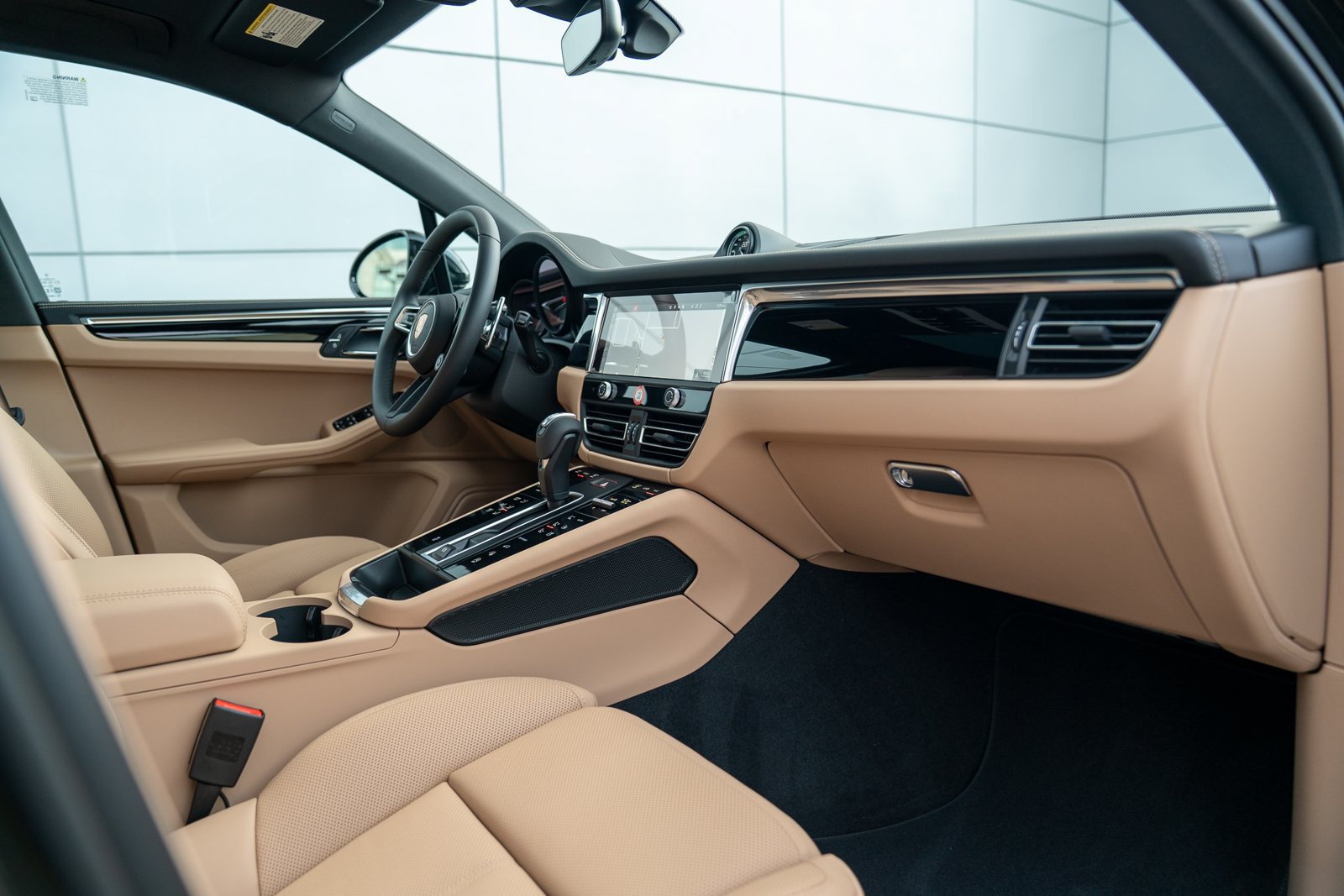 Certified 2026 Porsche Macan AWD/4WD image 26