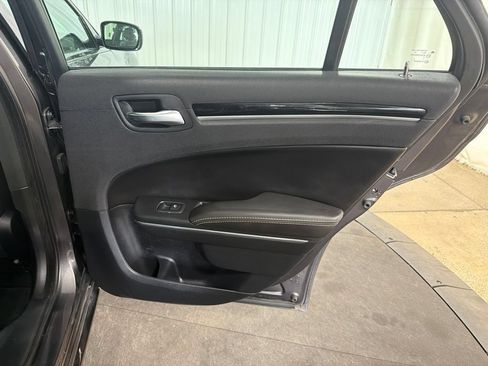 Used 2018 Chrysler 300 S AWD/4WD image 18