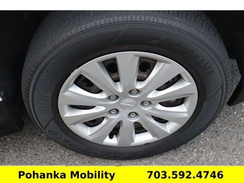 Used 2020 Chrysler Voyager L image 36