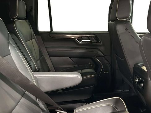 Used 2025 GMC Yukon XL Elevation AWD/4WD image 16
