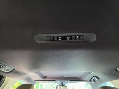 Used 2021 Toyota Sienna XLE image 31