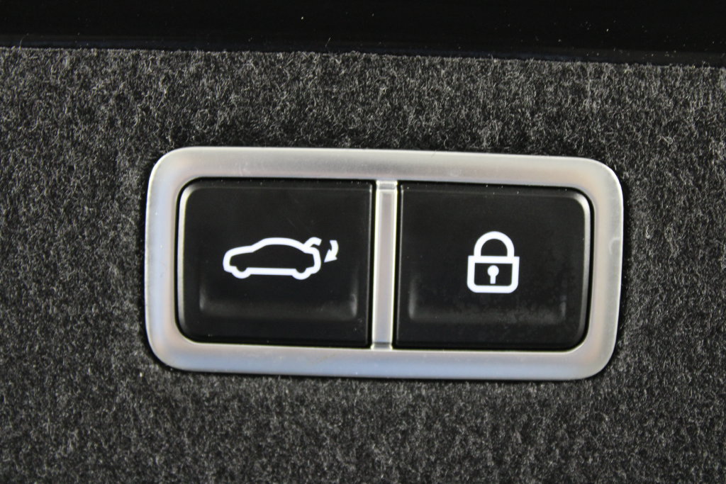 Used 2023 Genesis G70 3.3T w/ Sport Prestige Package RWD image 16