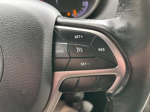 Used 2020 Jeep Grand Cherokee Laredo image 19