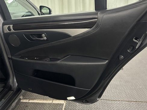 Used 2015 Lexus LS 460 L image 32