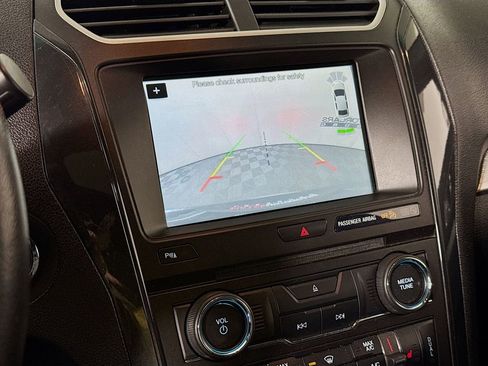 Used 2017 Ford Explorer XLT w/ Equipment Group 202A image 14