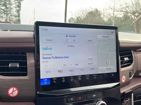 Used 2024 Ford Expedition Limited image 11