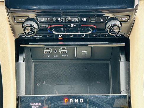 Used 2023 Jeep Grand Cherokee Limited w/ Luxury Tech Group II image 26