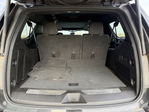 Used 2023 Chevrolet Suburban High Country image 10