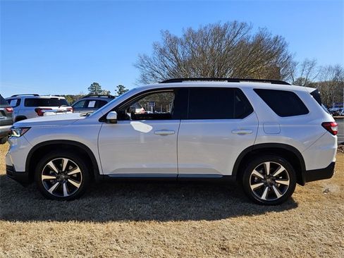 Used 2023 Honda Pilot Touring image 4
