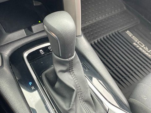 Used 2024 Toyota Corolla Cross LE image 8