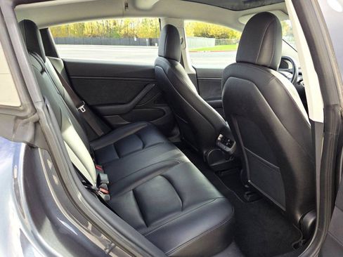 Used 2018 Tesla Model 3 Long Range image 13