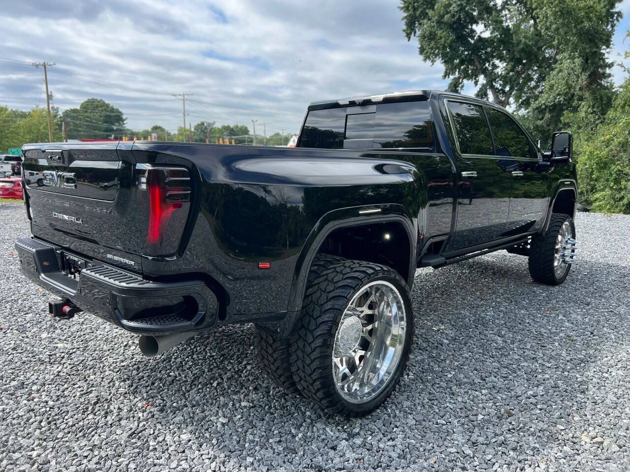 Used 2024 GMC Sierra 3500 Denali w/ Technology Package AWD/4WD image 8