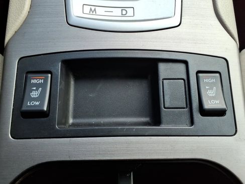 Used 2014 Subaru Outback 2.5i Premium AWD/4WD image 12