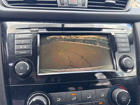 Used 2018 Nissan Rogue S image 10