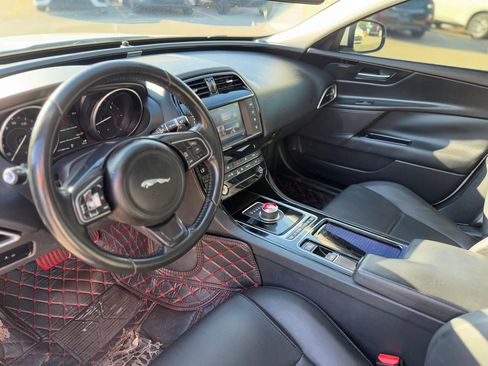 Used 2018 Jaguar XE Premium image 7