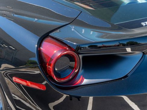 Used 2019 Ferrari 488 GTB RWD image 21