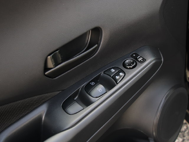 Used 2025 Nissan Kicks Play S FWD image 13