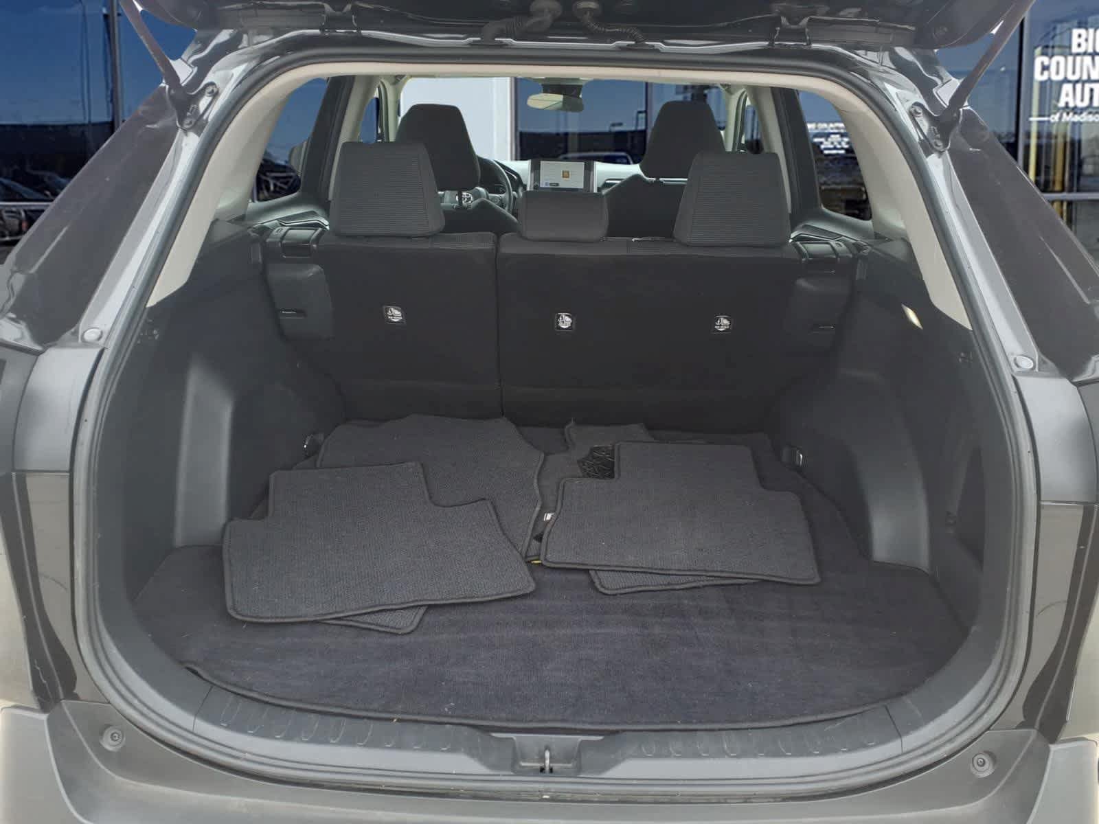 Used 2023 Toyota RAV4 LE AWD/4WD image 10