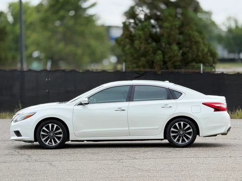 Used 2016 Nissan Altima 2.5 SL w/ 2.5 Technology w/LED Package FWD image 8