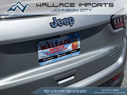 Used 2022 Jeep Compass Latitude w/ Sun and Sound Group AWD/4WD image 10