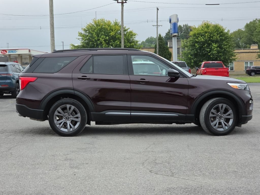 Used 2023 Ford Explorer XLT w/ Equipment Group 202A AWD/4WD image 8