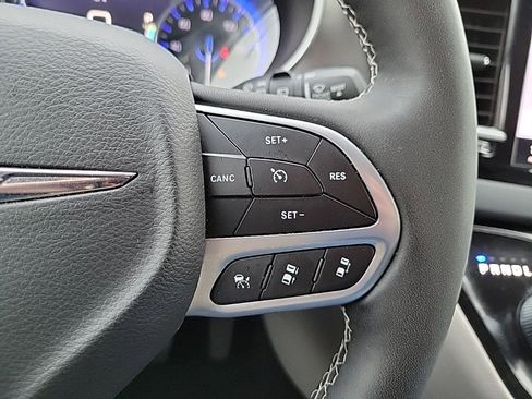 Used 2024 Chrysler Pacifica Touring-L image 26