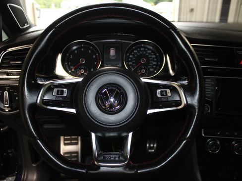 Used 2015 Volkswagen GTI SE FWD image 11