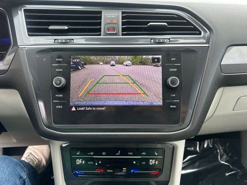 Used 2022 Volkswagen Tiguan SE FWD image 42