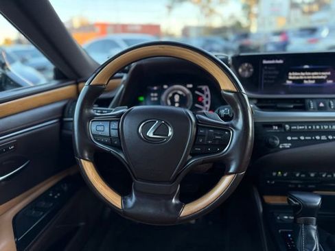 Used 2019 Lexus ES 300h w/ Luxury Package image 34